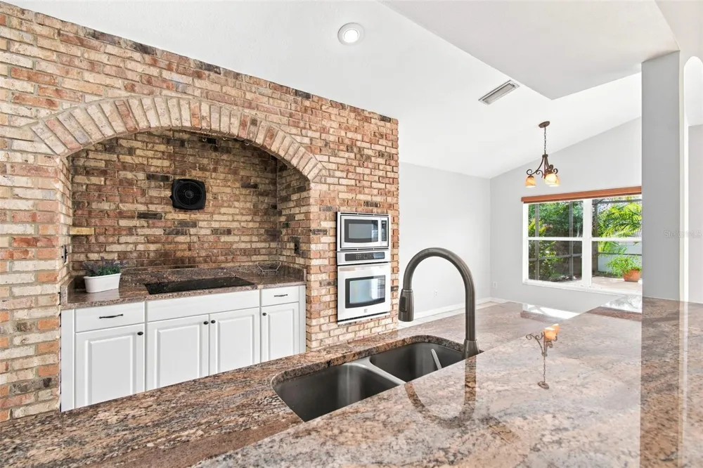 6637 THACKSTON DRIVE Riverview, FL 33578