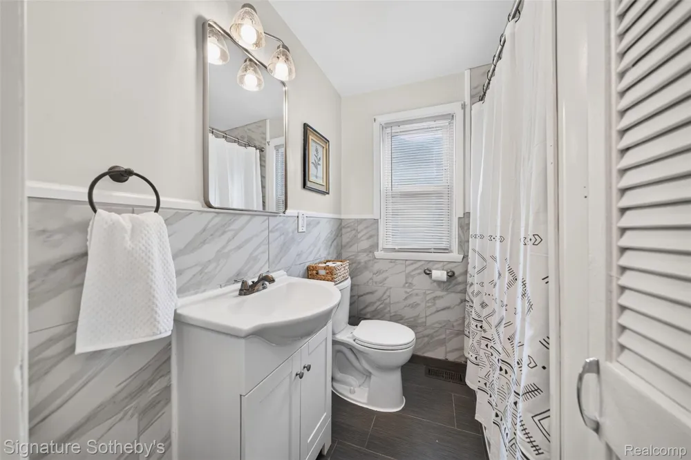 388 Channing Street Ferndale City, MI 48220
