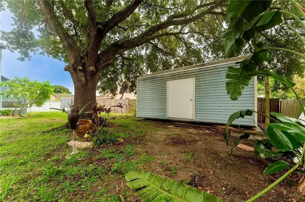 8070 VILLAGE GREEN ROAD Orlando, FL 32818