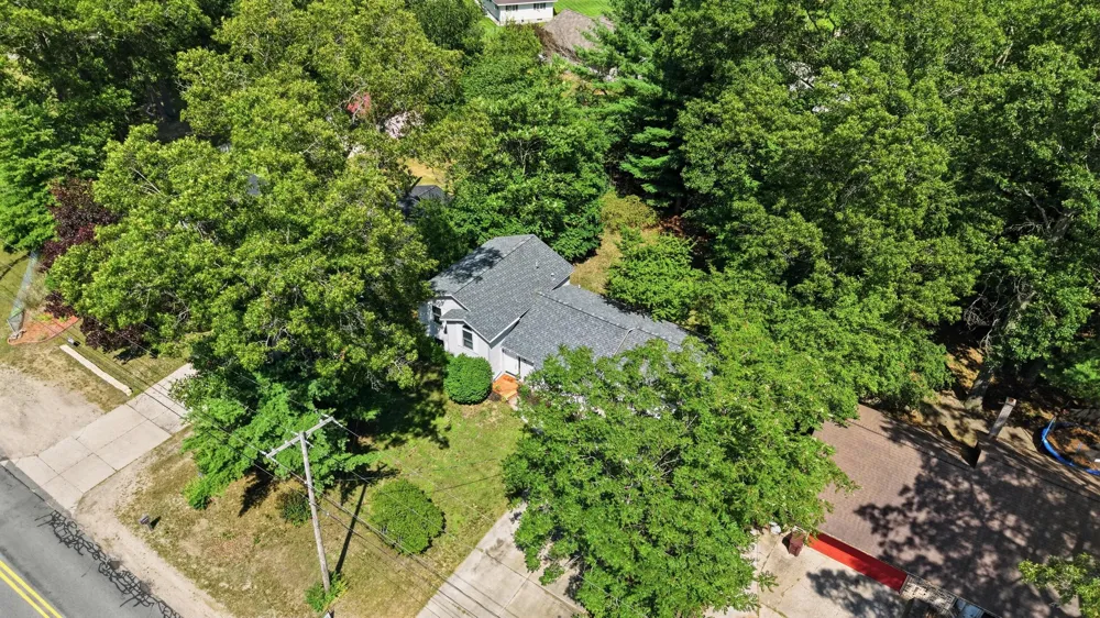2046 Roberts Road Muskegon, MI 49445