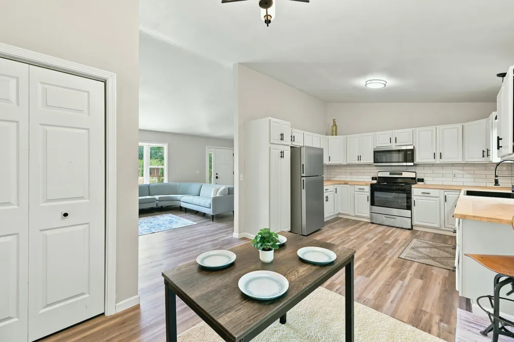 2046 Roberts Road Muskegon, MI 49445