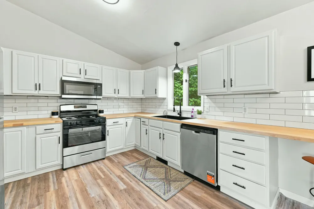 2046 Roberts Road Muskegon, MI 49445
