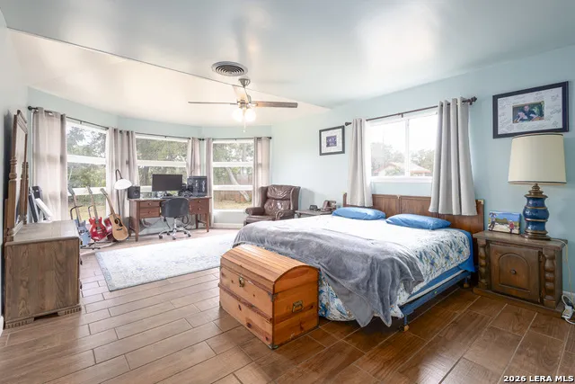 117 HILLTOP DR Kerrville, TX 78028
