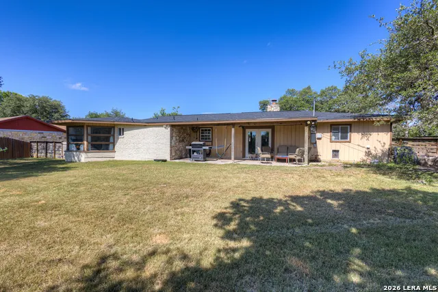 117 HILLTOP DR Kerrville, TX 78028