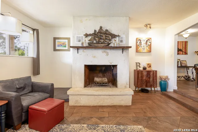 117 HILLTOP DR Kerrville, TX 78028