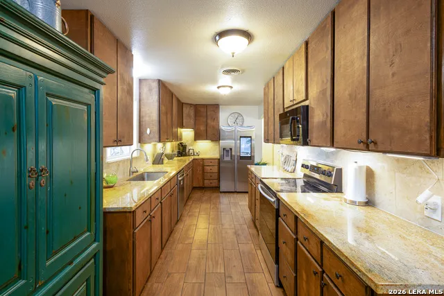 117 HILLTOP DR Kerrville, TX 78028