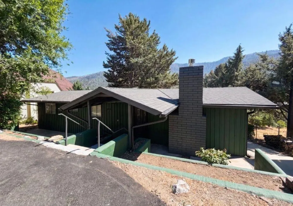 1145 Rivera Dr Wrightwood, CA 92397