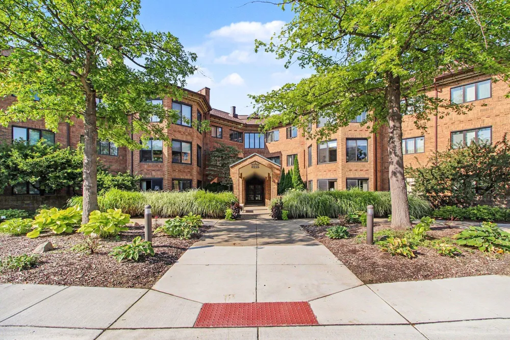 2115 Nature Cove Court #203 Ann Arbor, MI 48104