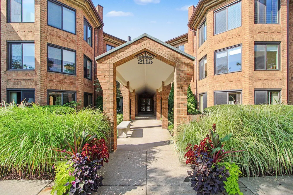 2115 Nature Cove Court #203 Ann Arbor, MI 48104