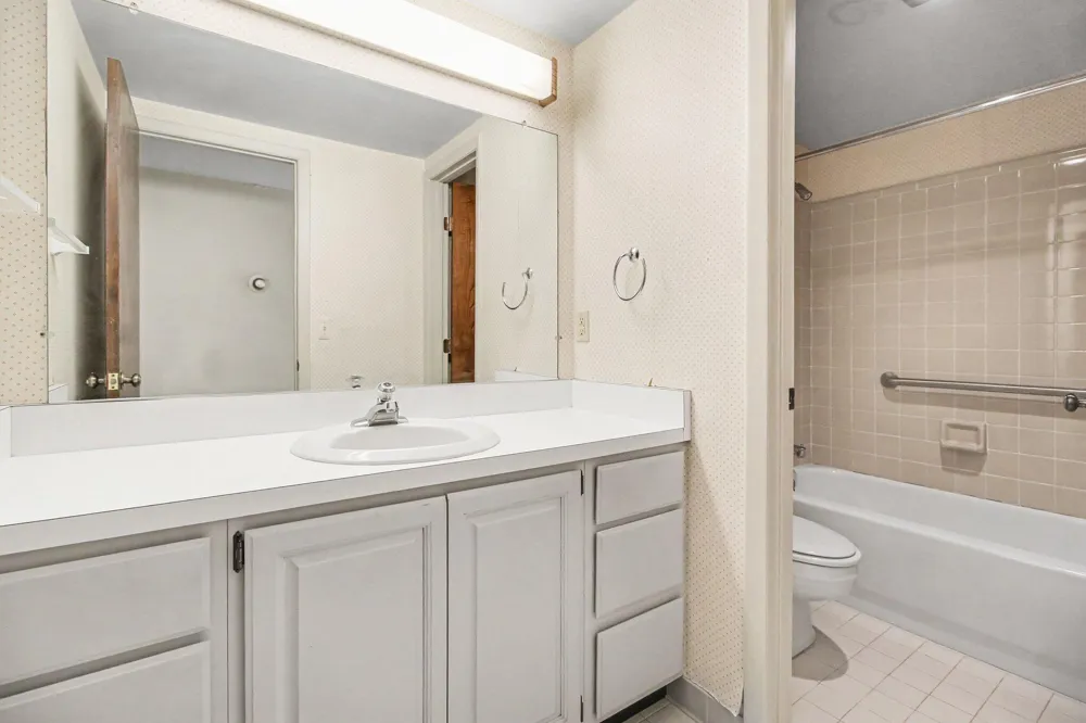 2115 Nature Cove Court #203 Ann Arbor, MI 48104