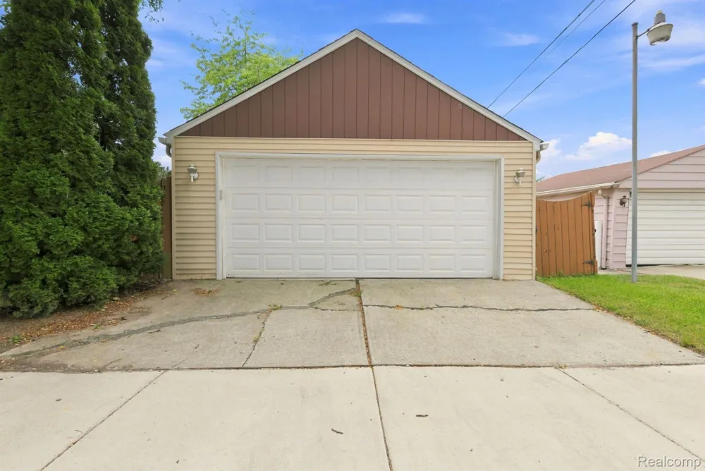 13200 Mercier Street Southgate City, MI 48195