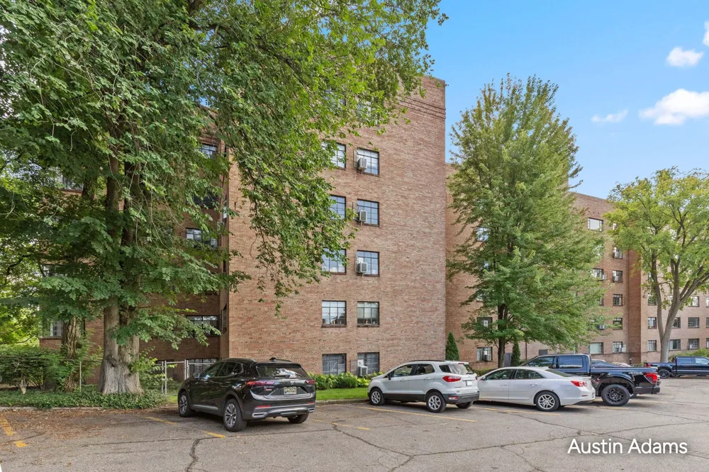 505 Cherry Street SE #404 Grand Rapids, MI 49503