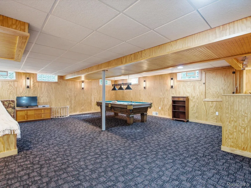2314 Ostrum Drive Waterford Charter Township, MI 48328