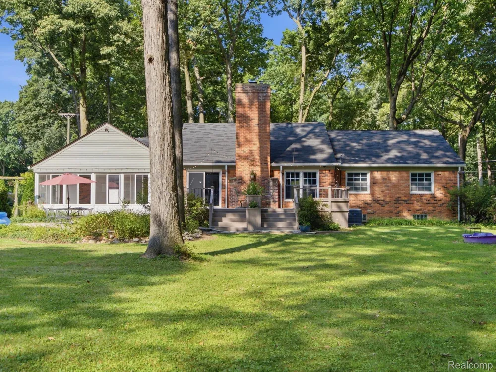 2314 Ostrum Drive Waterford Charter Township, MI 48328