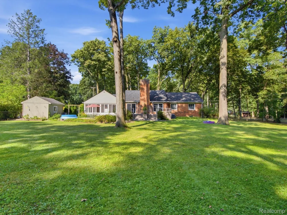 2314 Ostrum Drive Waterford Charter Township, MI 48328