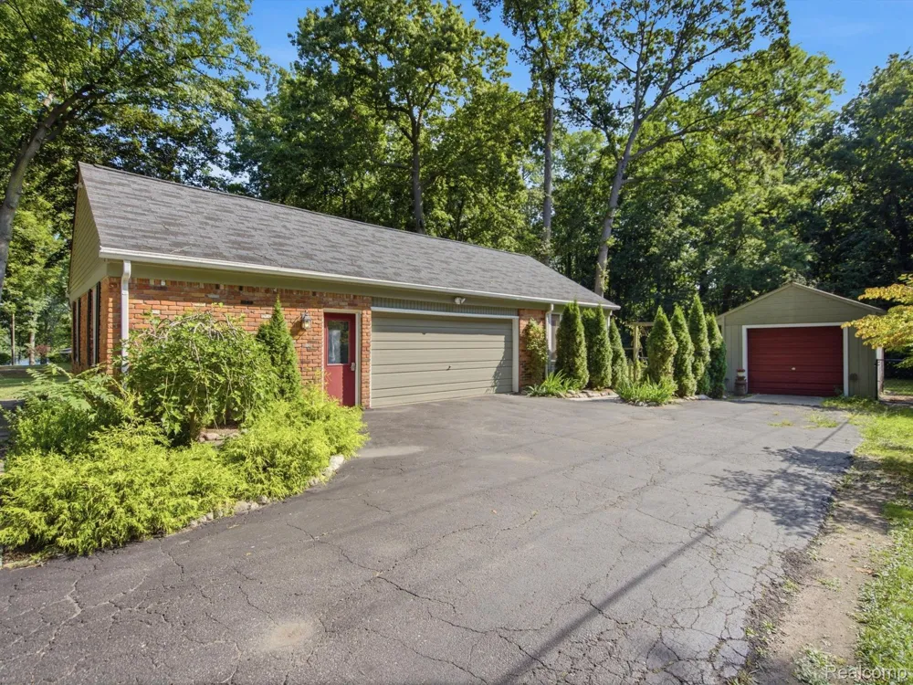 2314 Ostrum Drive Waterford Charter Township, MI 48328