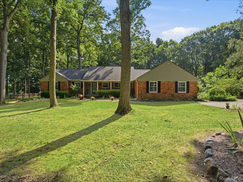 2314 Ostrum Drive Waterford Charter Township, MI 48328