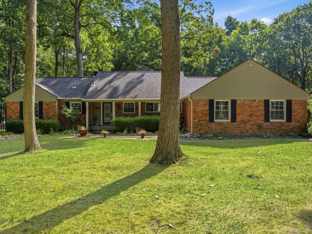 2314 Ostrum Drive Waterford Charter Township, MI 48328