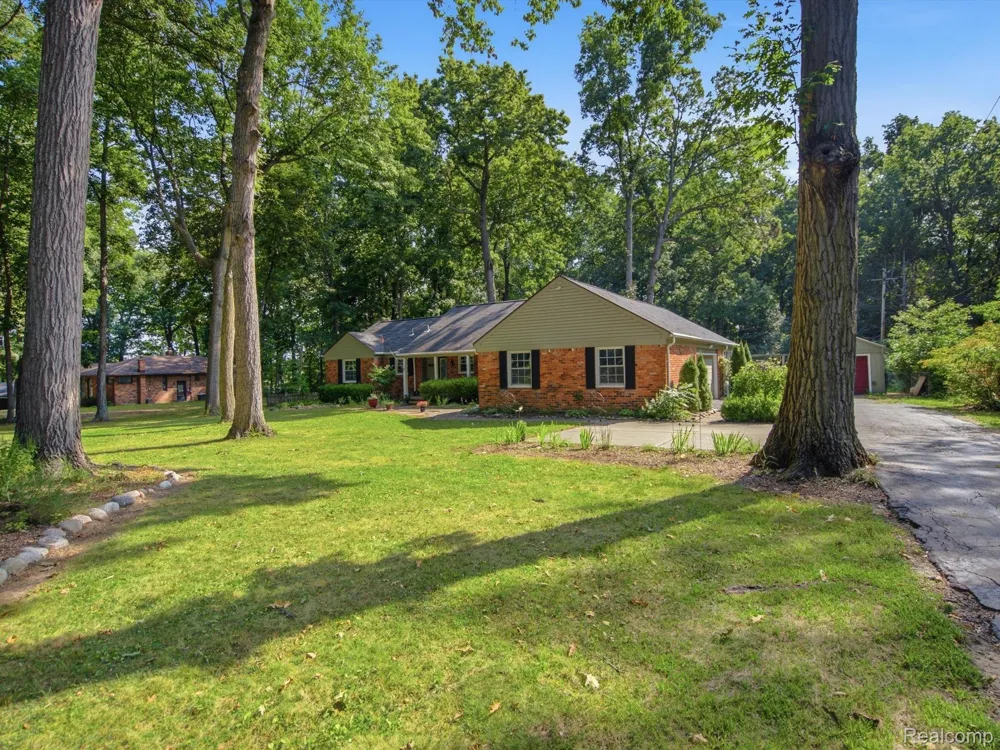 2314 Ostrum Drive Waterford Charter Township, MI 48328