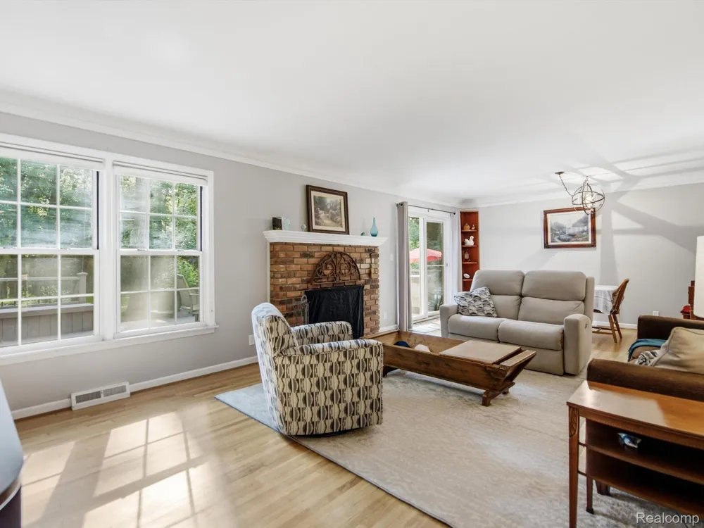 2314 Ostrum Drive Waterford Charter Township, MI 48328