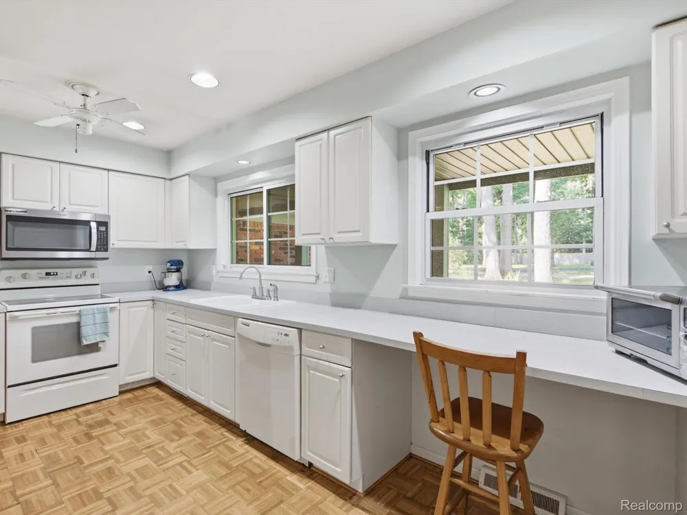 2314 Ostrum Drive Waterford Charter Township, MI 48328