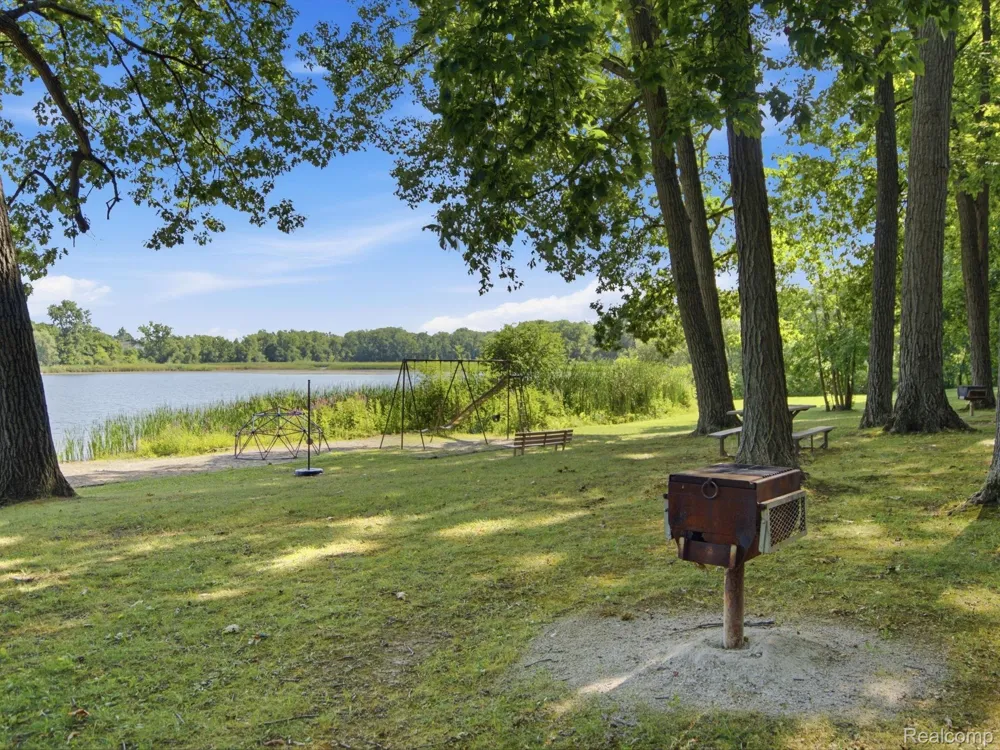 2314 Ostrum Drive Waterford Charter Township, MI 48328
