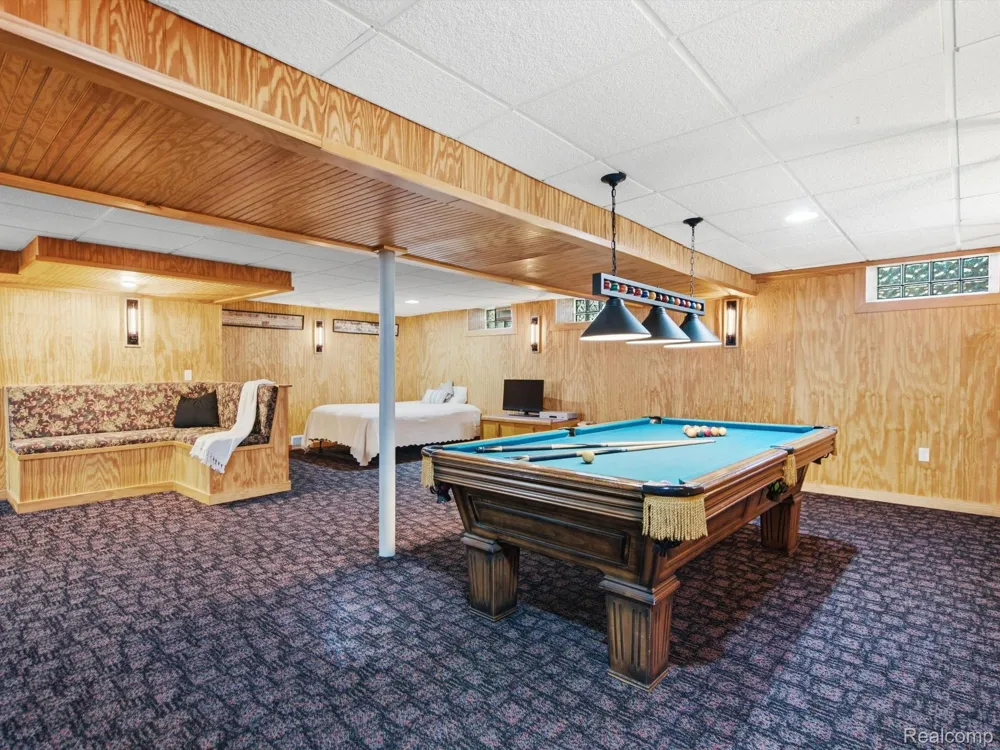 2314 Ostrum Drive Waterford Charter Township, MI 48328