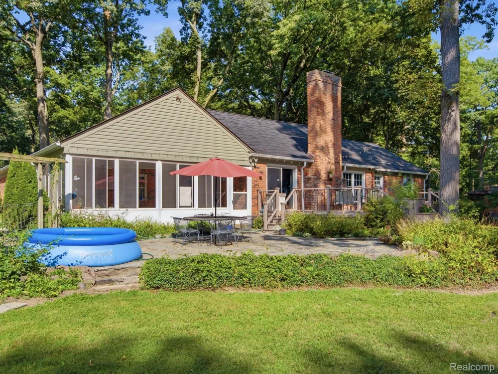 2314 Ostrum Drive Waterford Charter Township, MI 48328