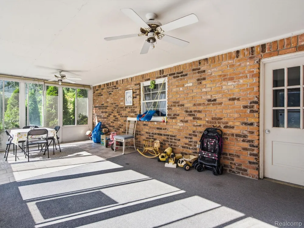 2314 Ostrum Drive Waterford Charter Township, MI 48328