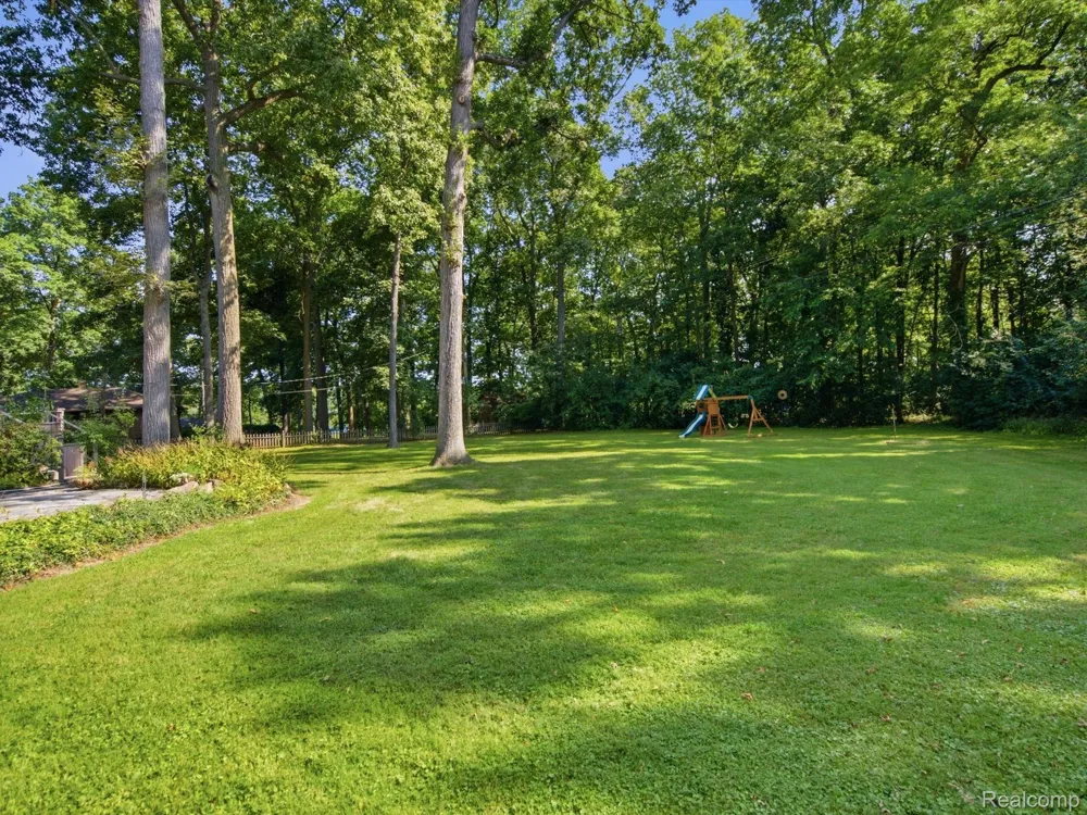 2314 Ostrum Drive Waterford Charter Township, MI 48328