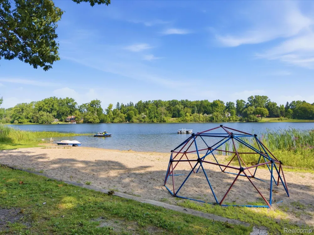 2314 Ostrum Drive Waterford Charter Township, MI 48328