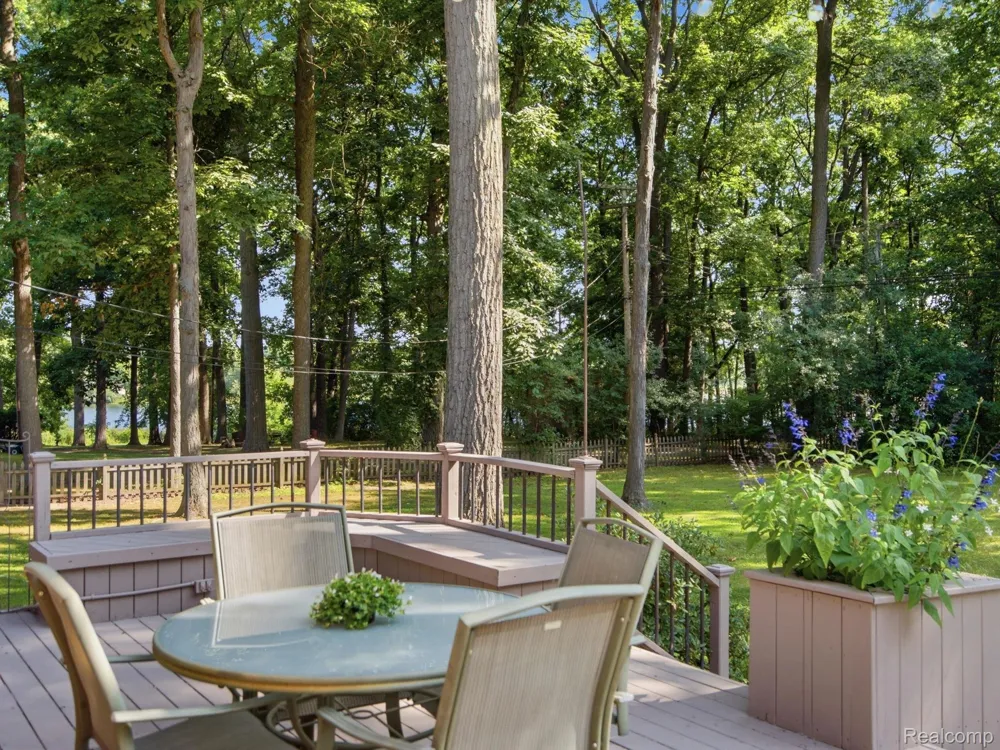 2314 Ostrum Drive Waterford Charter Township, MI 48328