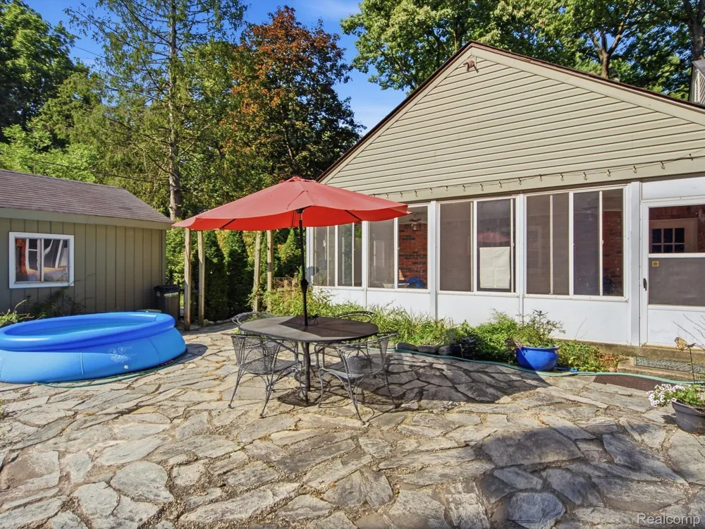 2314 Ostrum Drive Waterford Charter Township, MI 48328
