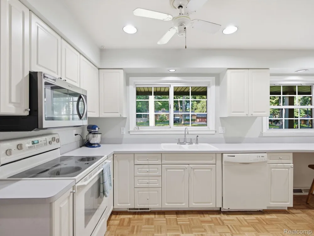 2314 Ostrum Drive Waterford Charter Township, MI 48328