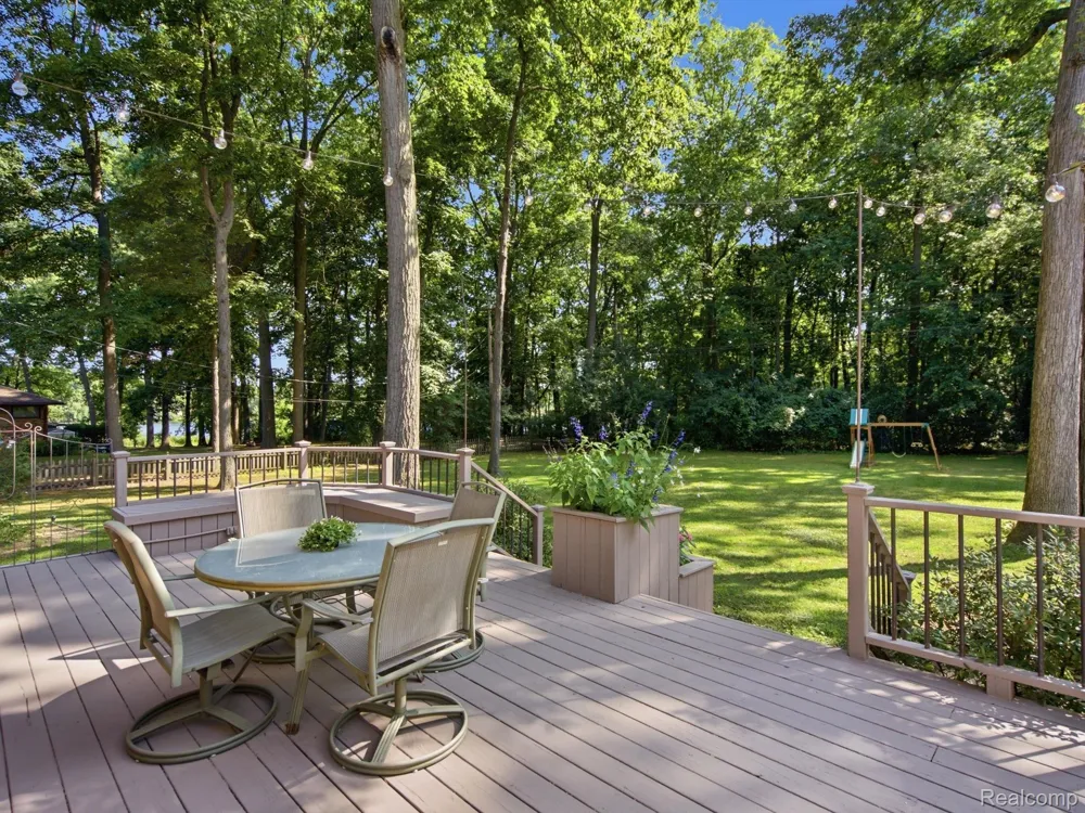 2314 Ostrum Drive Waterford Charter Township, MI 48328