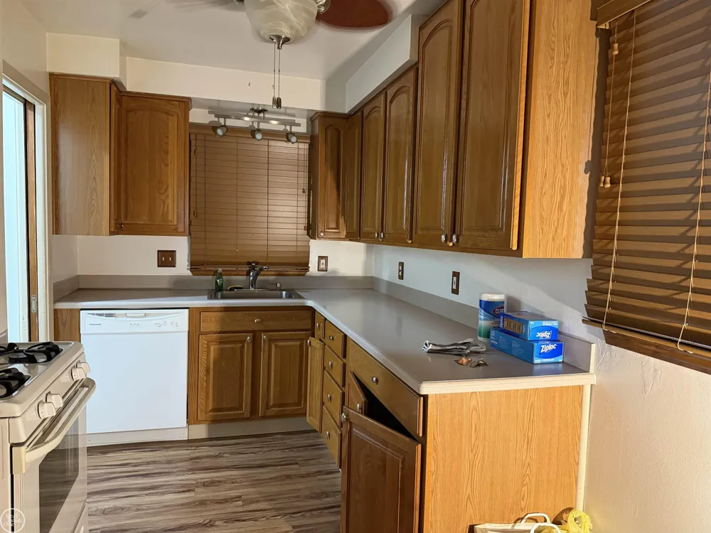 21419 E 13 Mile Road St Clair Shores City, MI 48082