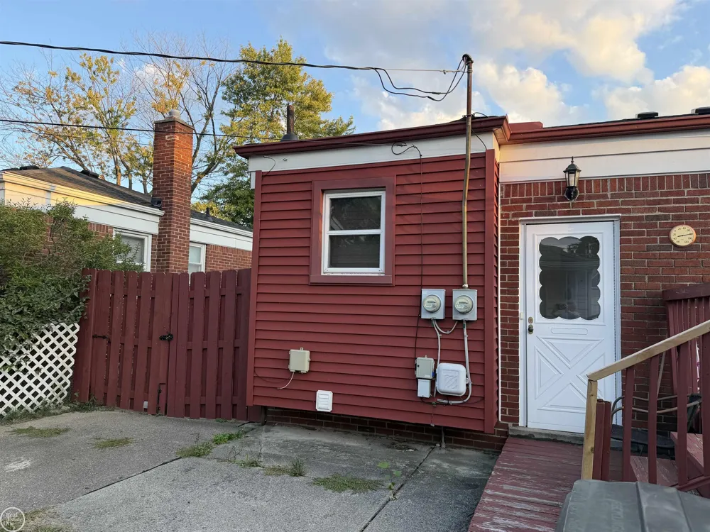 21419 E 13 Mile Road St Clair Shores City, MI 48082
