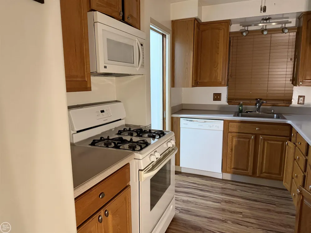 21419 E 13 Mile Road St Clair Shores City, MI 48082