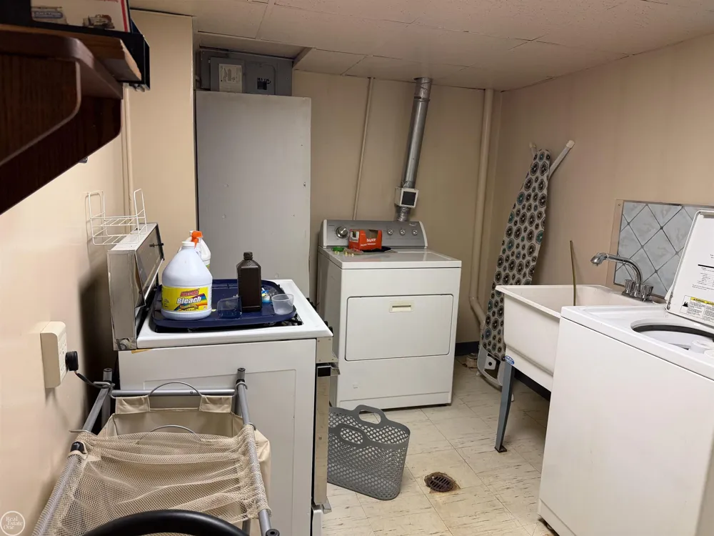 21419 E 13 Mile Road St Clair Shores City, MI 48082