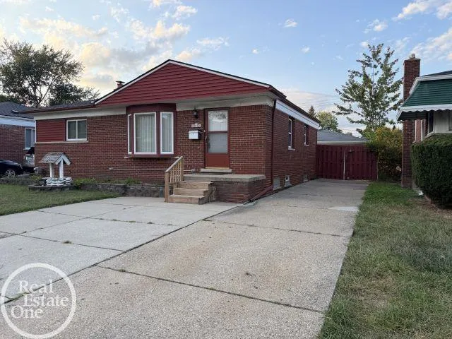 21419 E 13 Mile Road St Clair Shores City, MI 48082
