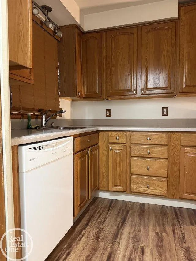 21419 E 13 Mile Road St Clair Shores City, MI 48082