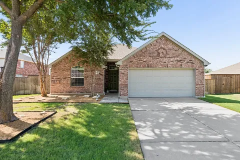 3704 Redwood Circle