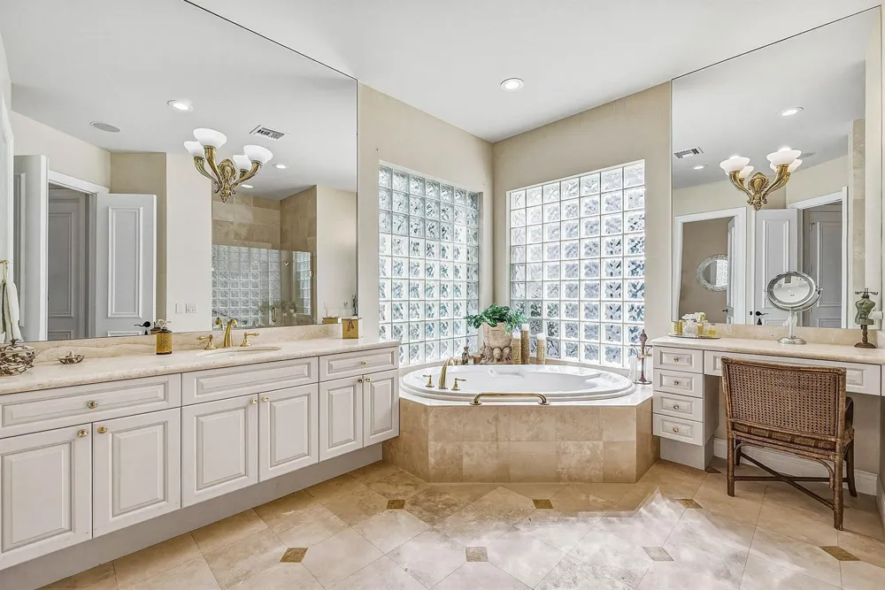 114 Vintage Isle Lane Palm Beach Gardens, FL 33418