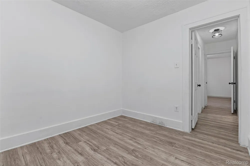 28042 Maple Street Roseville City, MI 48066
