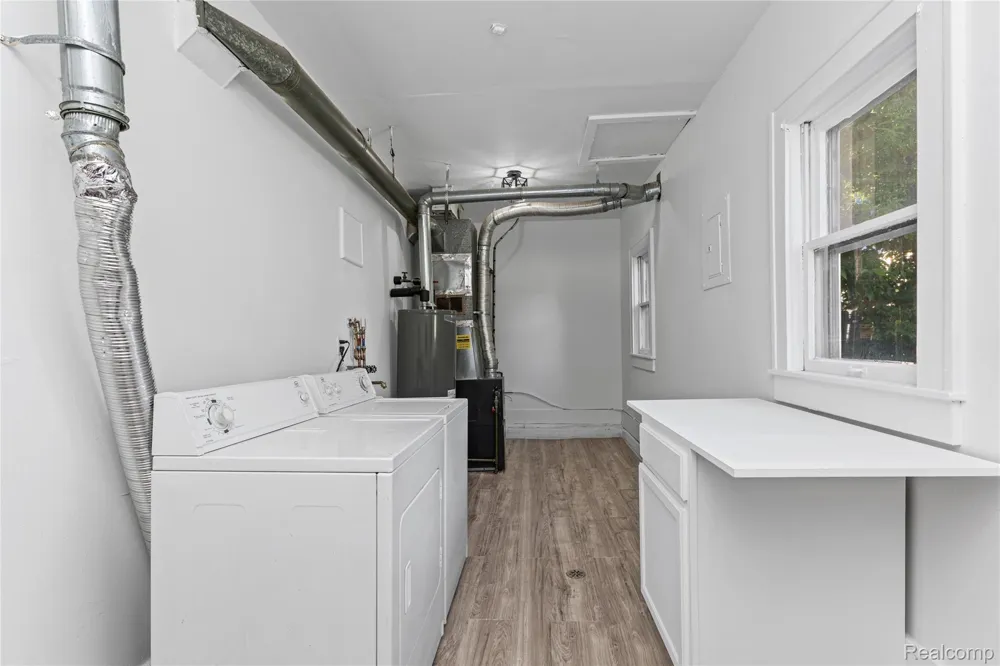 28042 Maple Street Roseville City, MI 48066