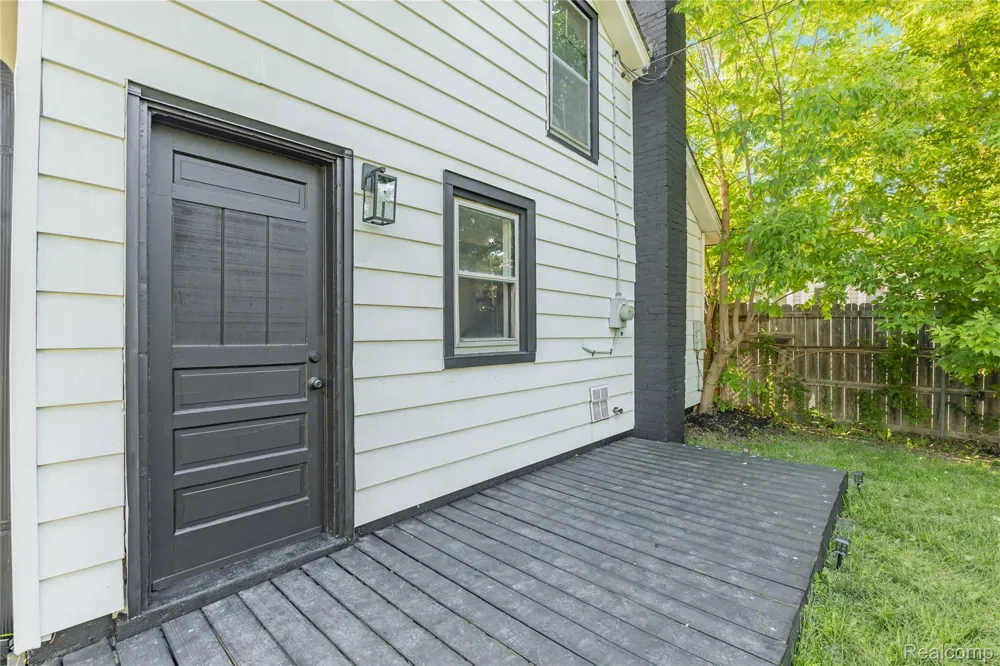 28042 Maple Street Roseville City, MI 48066