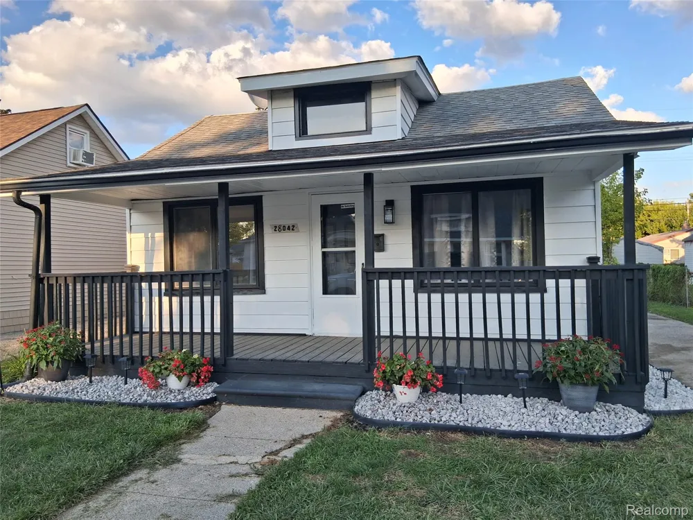 28042 Maple Street Roseville City, MI 48066
