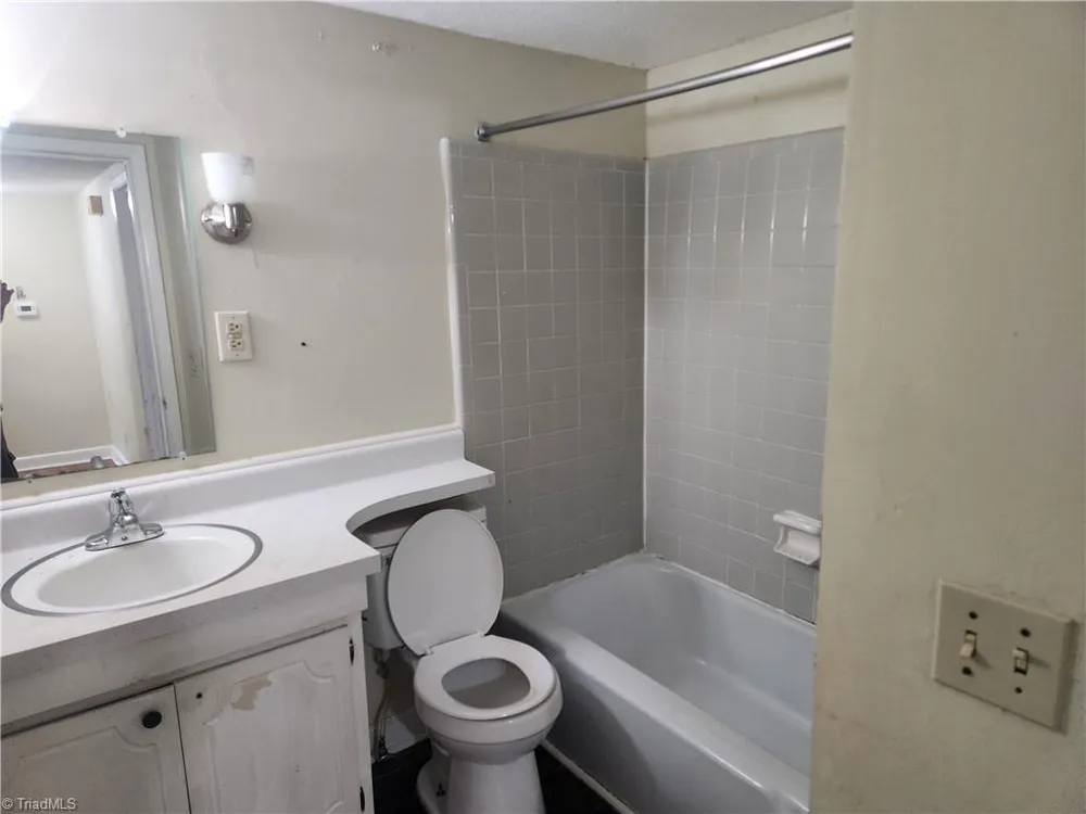 2922 Ramsgate Court Winston-Salem, NC 27106