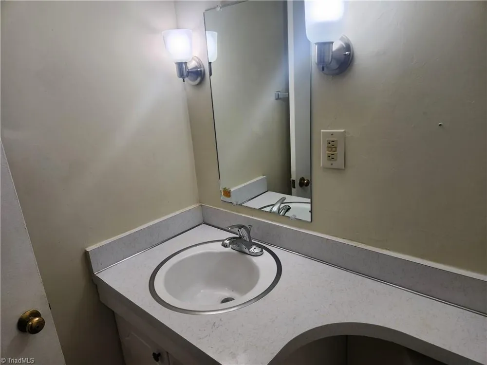 2922 Ramsgate Court Winston-Salem, NC 27106