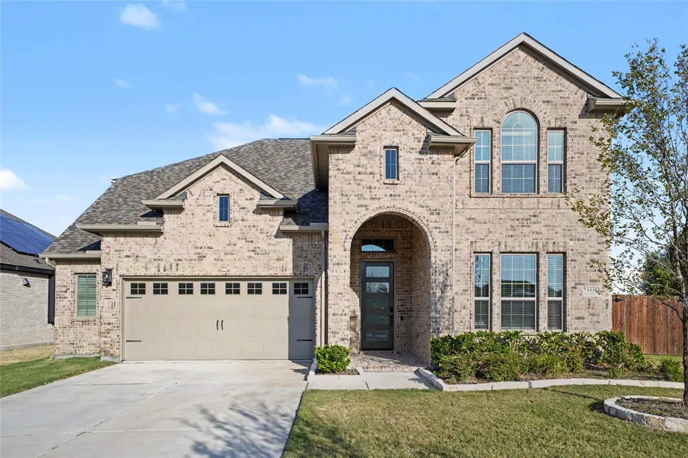 1830 Silver Birch Road Waxahachie, TX 75165